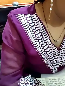 Snapshot of Diya_143 chatting on April 5, 2026, 4:37 pm Diya 143 online show from April 5, 2026, 4:37 pm