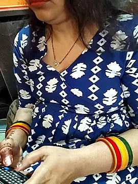 Snapshot of Diya_143 chatting on April 11, 2026, 7:56 am Diya 143 online show from April 11, 2026, 7:56 am