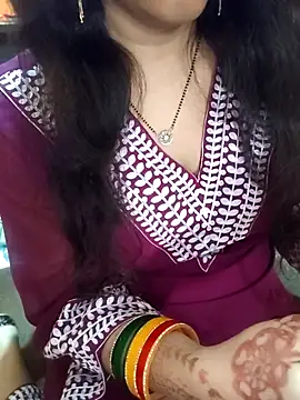 Snapshot of Diya_143 chatting on April 13, 2026, 5:57 am Diya 143 online show from April 13, 2026, 5:57 am