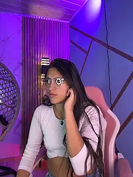 brenda moris01 online show from March 12, 2026, 9:43 pm