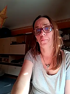 Snapshot of Dettybitch40 chatting on September 13, 2025, 3:12 pm Dettybitch40 online show from September 13, 2025, 3:12 pm