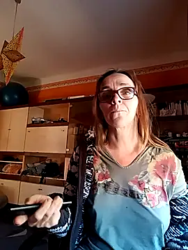 Snapshot of Dettybitch40 chatting on October 4, 2025, 8:34 am Dettybitch40 online show from October 4, 2025, 8:34 am