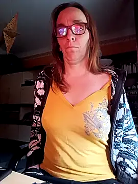 Snapshot of Dettybitch40 chatting on October 5, 2025, 7:50 am Dettybitch40 online show from October 5, 2025, 7:50 am