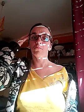 Snapshot of Dettybitch40 chatting on October 8, 2025, 2:36 pm Dettybitch40 online show from October 8, 2025, 2:36 pm