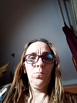 Snapshot of Dettybitch40 chatting on October 13, 2025, 4:07 pm Dettybitch40 online show from October 13, 2025, 4:07 pm