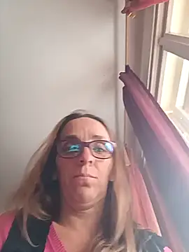 Snapshot of Dettybitch40 chatting on October 26, 2025, 11:49 am Dettybitch40 online show from October 26, 2025, 11:49 am