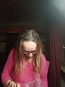 Snapshot of Dettybitch40 chatting on November 25, 2025, 4:18 pm Dettybitch40 online show from November 25, 2025, 4:18 pm