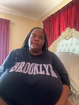 Snapshot of Michyboldy chatting on December 17, 2024, 10:55 am Michyboldy online show from December 17, 2024, 10:55 am