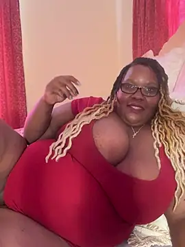 Snapshot of Michyboldy chatting on March 4, 2025, 8:02 am Michyboldy online show from March 4, 2025, 8:02 am