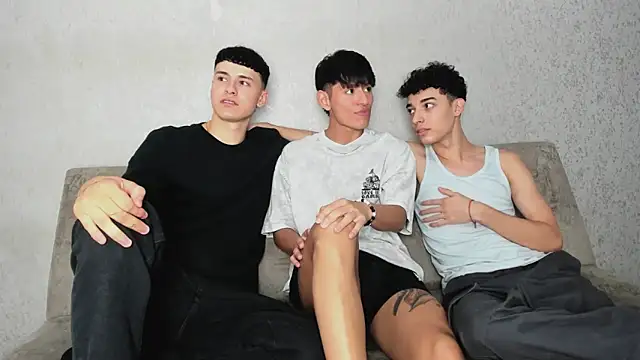 Snapshot of pelusos_mens chatting on October 4, 2025, 7:34 pm pelusos mens online show from October 4, 2025, 7:34 pm