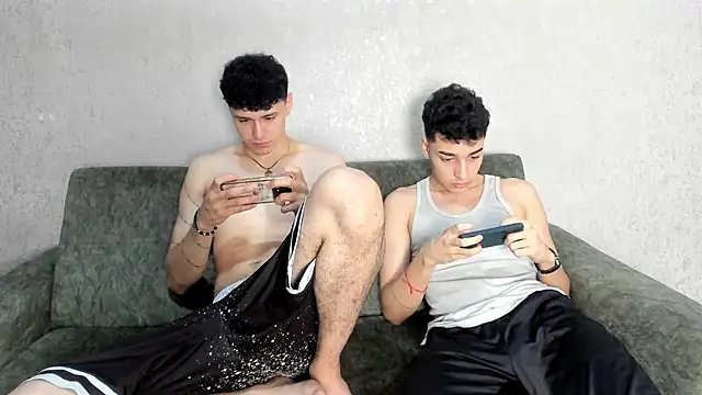 Snapshot of pelusos_mens chatting on January 10, 2026, 1:35 pm pelusos mens online show from January 10, 2026, 1:35 pm