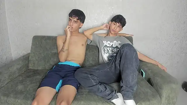 Snapshot of pelusos_mens chatting on May 6, 2026, 7:30 pm pelusos mens online show from May 6, 2026, 7:30 pm
