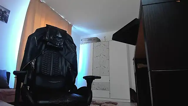 liamaesthetic online show from May 11, 2026, 7:14 am