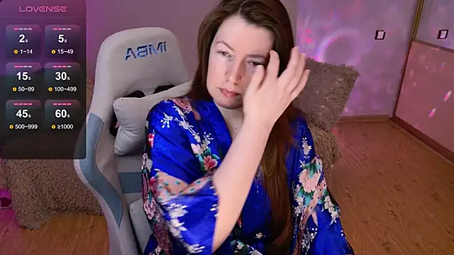 Snapshot of Kira_land chatting on May 9, 2026, 8:36 pm Kira land online show from May 9, 2026, 8:36 pm
