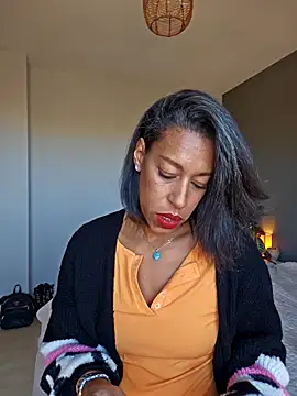 Goldenlace online show from November 3, 2025, 11:22 am