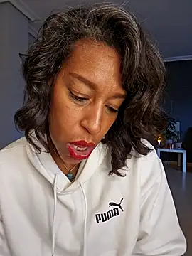 Goldenlace online show from December 4, 2025, 11:30 am