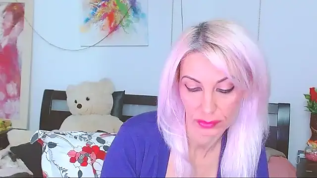 HoneyLara online show from November 3, 2025, 10:32 pm