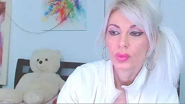 HoneyLara online show from February 23, 2026, 11:35 pm