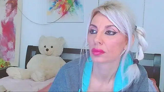 HoneyLara online show from March 3, 2026, 8:15 pm