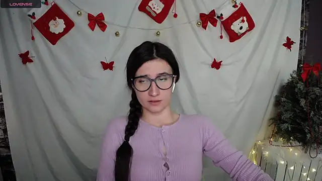 Snapshot of MaryEm976 chatting on December 21, 2024, 9:33 am MaryEm976 online show from December 21, 2024, 9:33 am