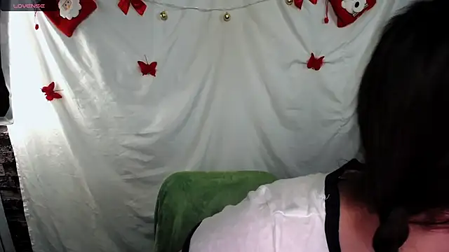 Snapshot of MaryEm976 chatting on January 6, 2025, 8:46 am MaryEm976 online show from January 6, 2025, 8:46 am