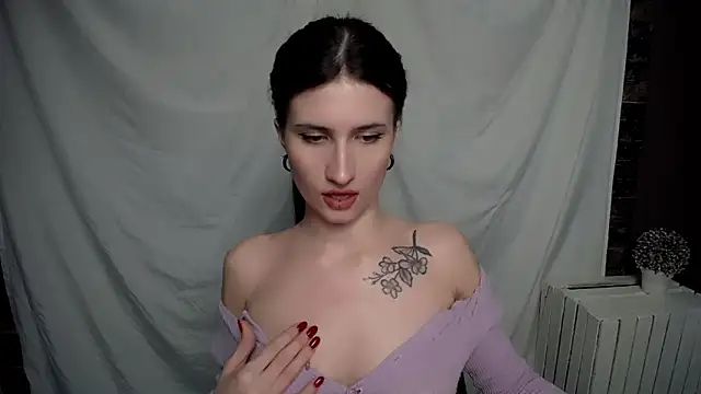 Snapshot of MaryEm976 chatting on February 12, 2025, 8:06 am MaryEm976 online show from February 12, 2025, 8:06 am