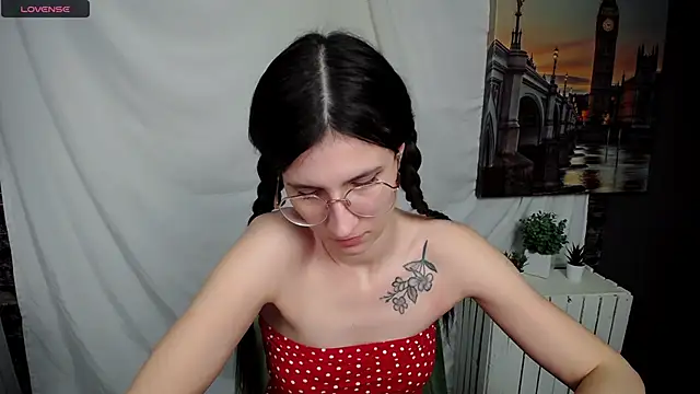 Snapshot of MaryEm976 chatting on March 14, 2025, 5:46 pm MaryEm976 online show from March 14, 2025, 5:46 pm