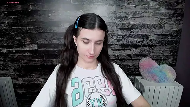 Snapshot of MaryEm976 chatting on March 18, 2025, 11:41 am MaryEm976 online show from March 18, 2025, 11:41 am