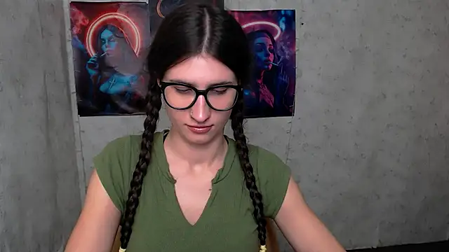 Snapshot of MaryEm976 chatting on October 18, 2025, 7:53 am MaryEm976 online show from October 18, 2025, 7:53 am