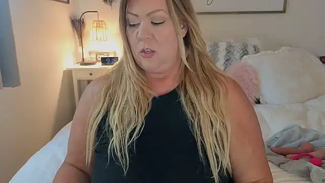 JESS LOVES online show from September 19, 2025, 4:18 pm