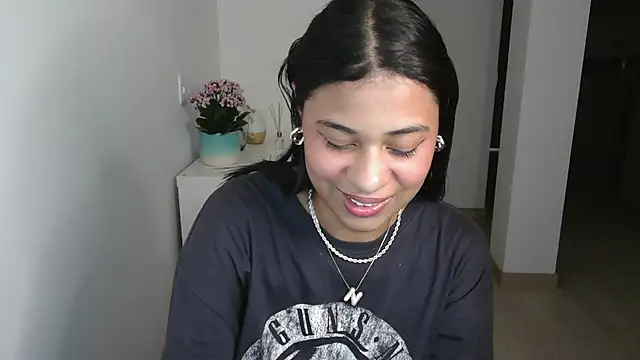 Snapshot of dark_enchantress_ chatting on December 12, 2024, 1:43 am dark enchantress  online show from December 12, 2024, 1:43 am