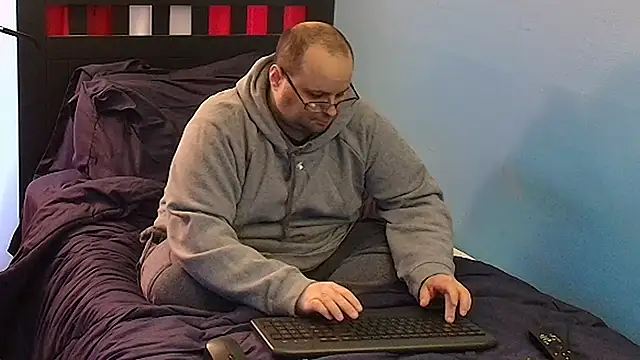 Snapshot of lefty15242 chatting on February 11, 2025, 4:46 pm lefty15242 online show from February 11, 2025, 4:46 pm