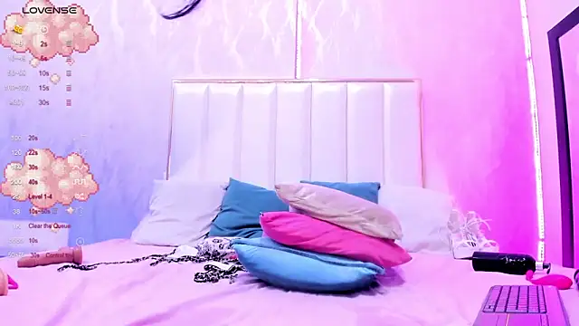 zarahfoster online show from December 10, 2024, 8:05 pm