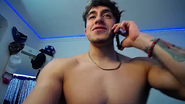 Snapshot of strongboy_ chatting on October 8, 2025, 6:49 pm strongboy online show from October 8, 2025, 6:49 pm