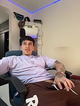 strongboy  online show from May 23, 2026, 6:01 pm