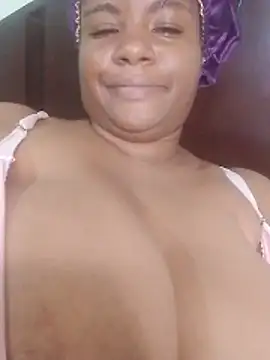 Snapshot of bigtitssxx chatting on May 17, 2026, 11:17 am bigtitssxx online show from May 17, 2026, 11:17 am