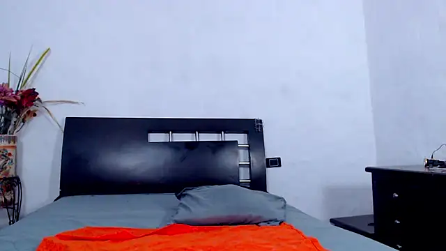 AikoTailor online show from September 24, 2025, 9:07 pm