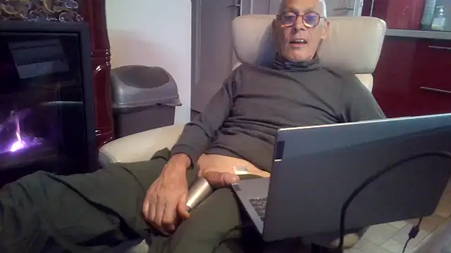 pierre5004 online show from March 17, 2026, 6:33 pm