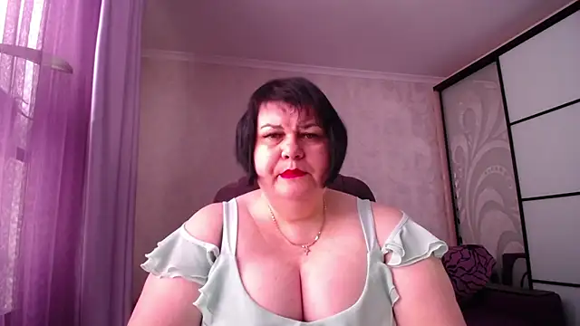 JuicyLady Di online show from April 5, 2026, 5:26 am