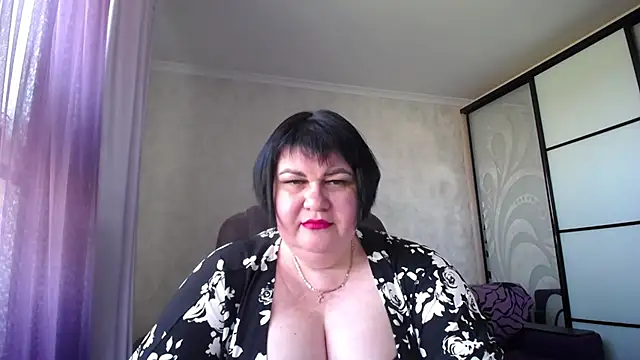 JuicyLady Di online show from May 4, 2026, 11:17 am