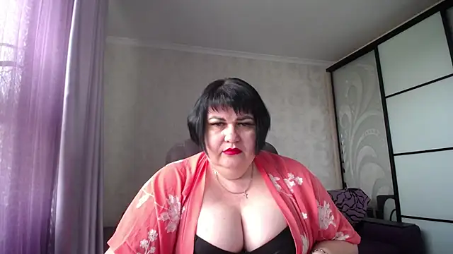 JuicyLady Di online show from May 26, 2026, 5:25 am