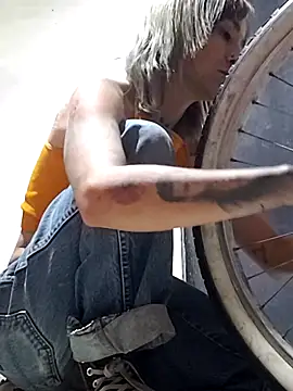 fablob23 online show from April 15, 2026, 2:51 am