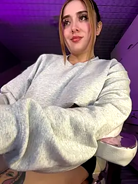 Sam Thompsoon  online show from November 12, 2025, 3:07 am