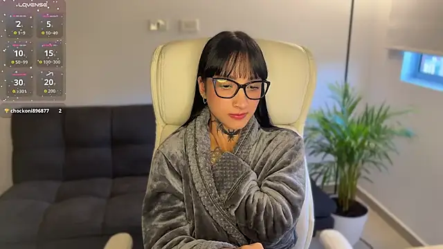 xisisxx online show from October 8, 2025, 10:40 pm