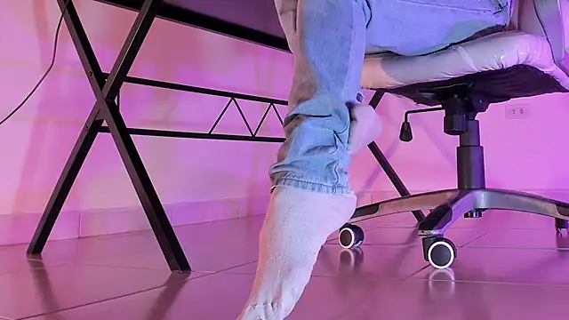 ArchieCollins online show from September 30, 2025, 4:50 am