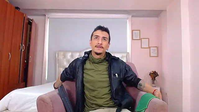 Snapshot of ryan_maxy chatting on March 11, 2025, 1:23 pm ryan maxy online show from March 11, 2025, 1:23 pm