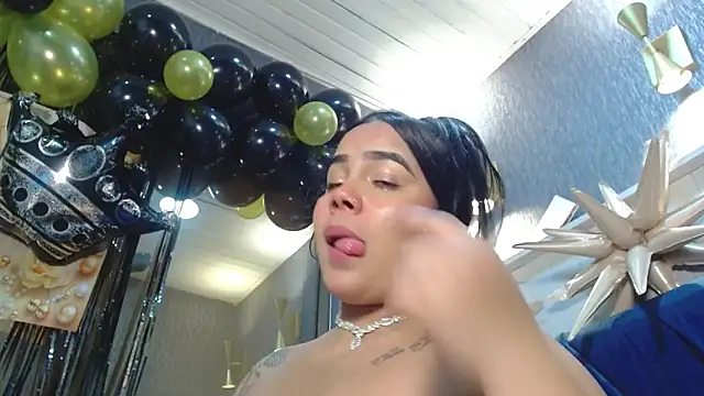 EmilyQueen3x online show from December 13, 2025, 7:53 pm