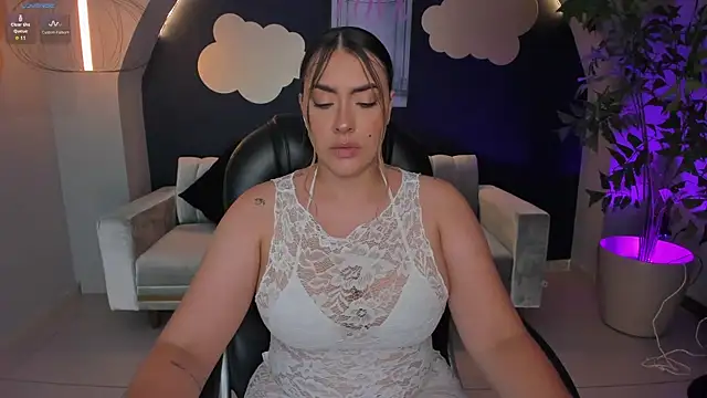 Snapshot of MartinnaBonnet chatting on February 4, 2025, 4:39 pm MartinnaBonnet online show from February 4, 2025, 4:39 pm