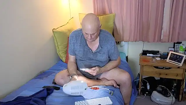 Snapshot of DaddyCumBumZA chatting on April 15, 2026, 5:09 pm DaddyCumBumZA online show from April 15, 2026, 5:09 pm