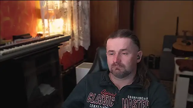 Snapshot of Mosiadz1975 chatting on March 6, 2025, 12:43 am Mosiadz1975 online show from March 6, 2025, 12:43 am
